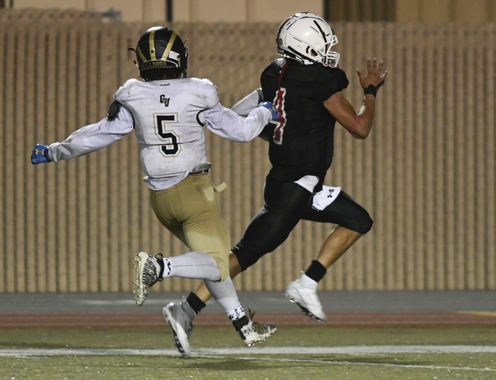 091319 GV SM football 06.jpg
